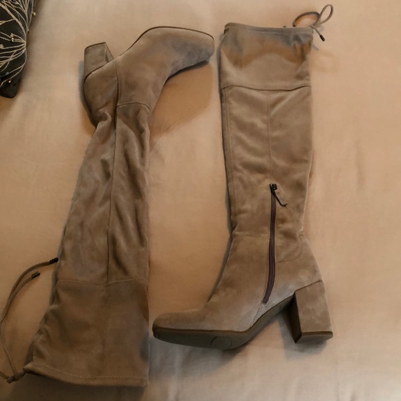 Woman’s over the knee boots - Picture 1 of 3